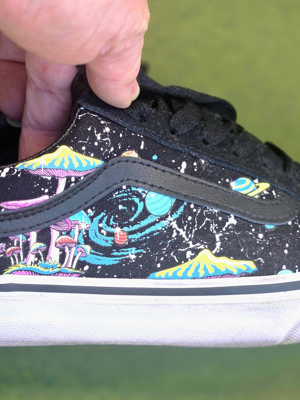 Vans Black Low-Top OLD SKOOL WOMEN'S Sz7 Sneakers HTF Neon Space/Shrooms Graphic - Picture 7 of 14
